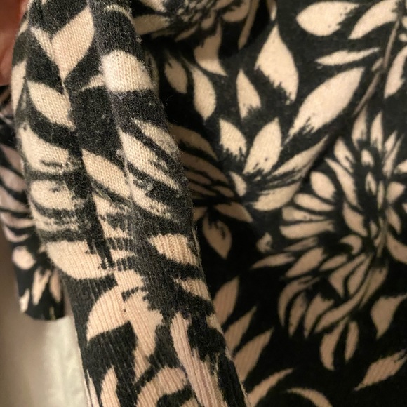 Floral Black and Light Pink Sweater - Picture 4 of 4